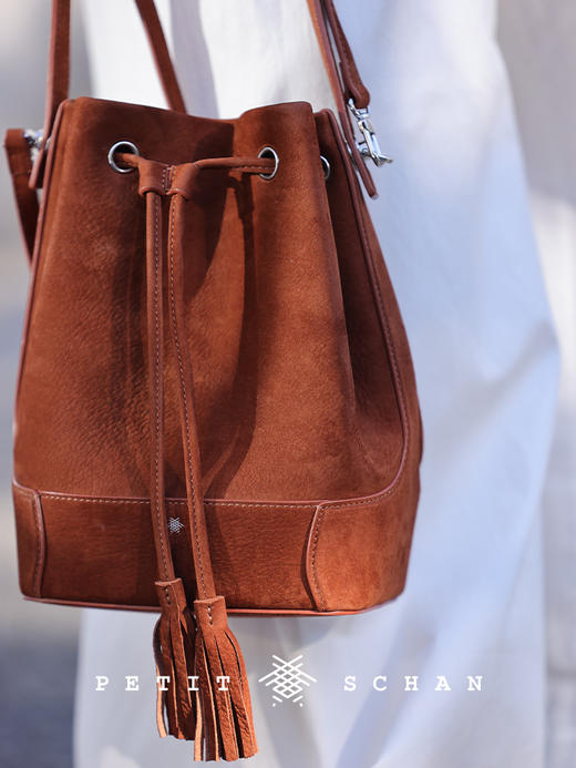 PETIT SCHAN小闪 BAG#010 Endless passion 浓情不倦 意大利进口麂皮绒磨砂皮法式单肩斜挎水桶包 商品图6
