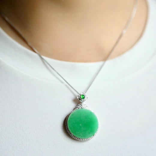 陈梦同款★糯冰种阳绿翡翠无事牌圆牌18k白金镶嵌 商品图9