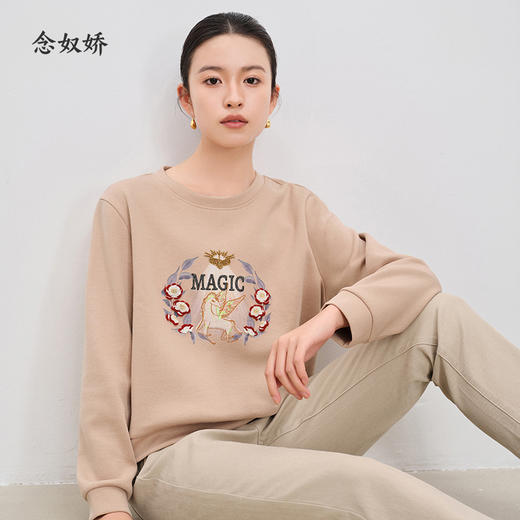 【商场同款】CNT4899 “ 奶茶牛仔裤 ” 奶茶色柔和雅致 小烟管裤型利落修身 刺绣和拼接设计 立体美观 棉弹牛仔面料 透气好穿 小脚牛仔裤 商品图8