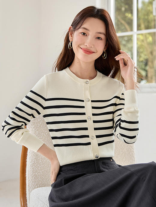 【年终特卖】熙世界小香风条纹针织开衫2025年秋季新款休闲圆领法式复古上衣 商品图1