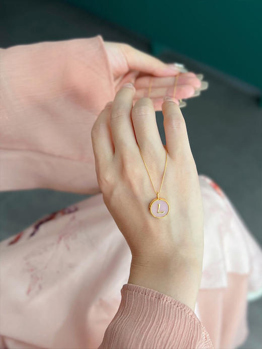 【幸运字母项链】18k黄金 专属字母定制 从A-Z 赋予独属自己的意义 日常佩戴/送闺蜜/送妈妈都合适~ 湖州仓 商品图6