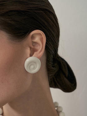 monSecret｜WA240207_W 白色漩涡耳钉【WAVE】 [ 白 ]
