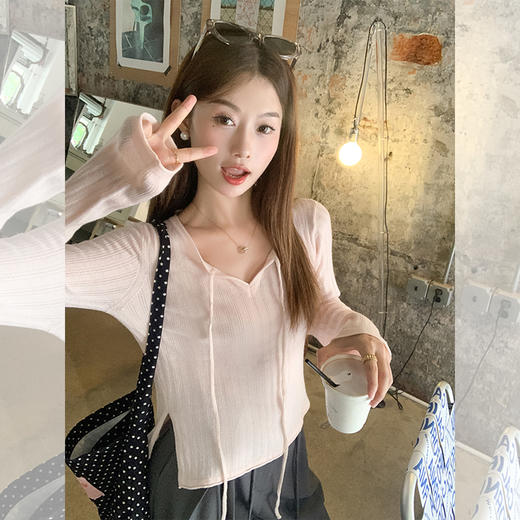 <曾小咸推荐>【甜美撩人】2色领口系带毛织长袖上衣 商品图0