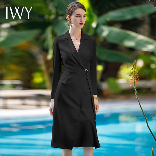 IWY/秋款赫本风小黑裙女士连衣裙高级感知性通勤端庄中长裙职业装Q988-B 商品图1