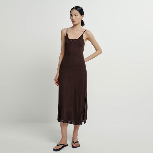 ROMI STUDIO“棕标系列"莫代尔棉纯手工勾花侧开叉针织连衣裙D4034 商品图4