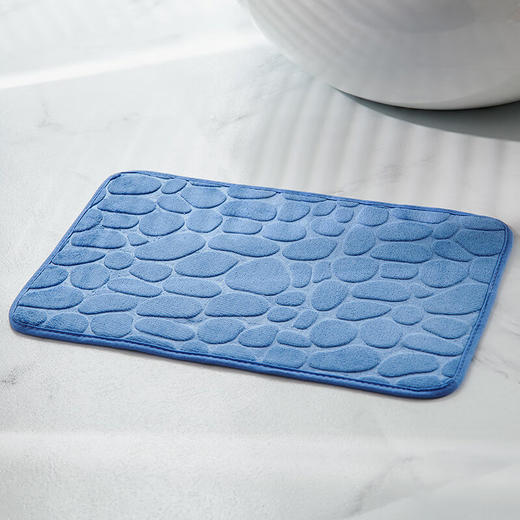 【居家必备，超级舒适】踩上去，柔软舒适；走下来，地垫干爽无痕。家居必备，压花鹅卵石珊瑚绒地垫——回弹海绵，吸水性佳，防滑底，透气网孔，省心好打理！ 商品图5