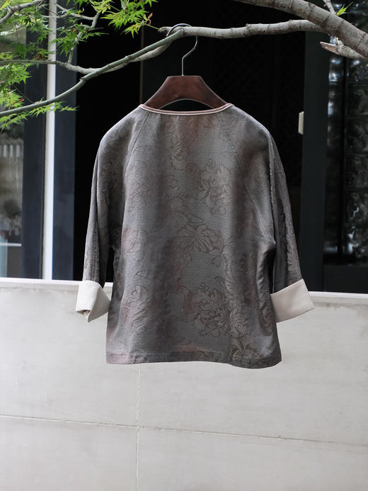 盛唐婧 |真丝提花罗芍药花开外套上衣-紫色 商品图4