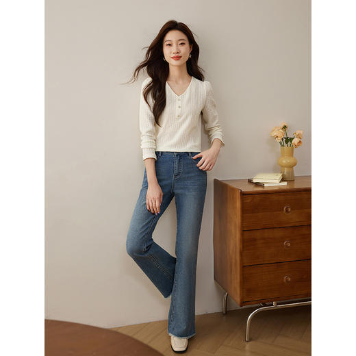 【专属特价】熙世界法式温柔风气质肌理雪纺衫长袖别致V领上衣2025秋季新款 商品图4