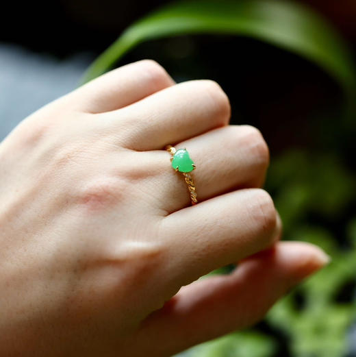 冰种阳绿翡翠心戒指18k黄金镶嵌 商品图1