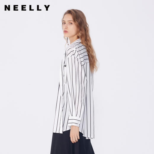 NEELLY纳俪商场同款秋季新款设计感条纹宽松长袖衬衫女莱赛尔衬衣N24072B01036 商品图0