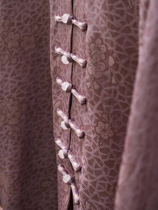 盛唐婧 |真丝花罗梅花彩蝶重工盘扣上衣 商品图2