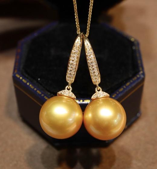 519002 南洋金珍珠耳环款 18k金钻石镶嵌，珠子正圆浓金强光极微瑕，色标级别 大小12.6mm 超值价💰6280 商品图0