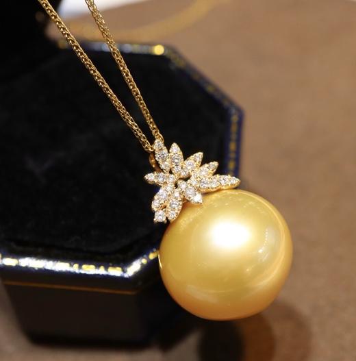 519009 南洋金珍珠巨无霸吊坠 18K金钻石镶嵌，珠子近正圆强光极微瑕，上身效果非常大气上档次 大小17.3mm 超值价💰12300 商品图1