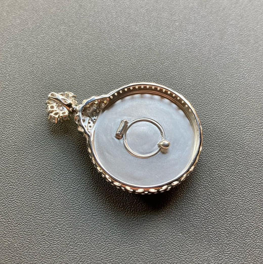 陈梦同款★糯冰种阳绿翡翠无事牌圆牌18k白金镶嵌 商品图5