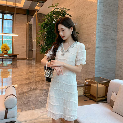 【清仓超15天不保价】[奢姿轻奢系列]温柔优雅连衣裙大码女装夏季新款胖妹妹亮钻裙子8942860103【1】 商品图4