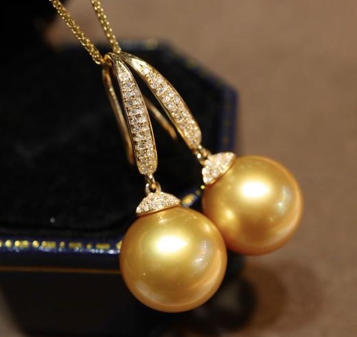 519002 南洋金珍珠耳环款 18k金钻石镶嵌，珠子正圆浓金强光极微瑕，色标级别 大小12.6mm 超值价💰6280 商品图2