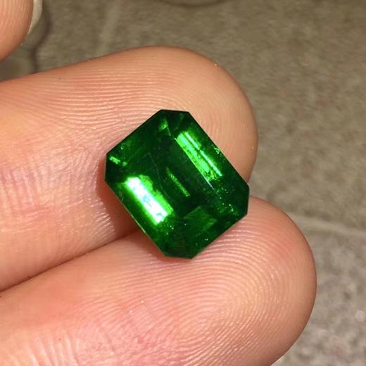 2.69ct 祖母绿裸石 商品图3