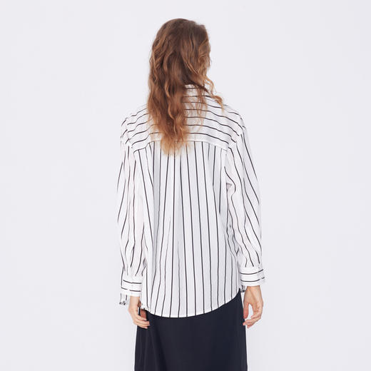 NEELLY纳俪商场同款秋季新款设计感条纹宽松长袖衬衫女莱赛尔衬衣N24072B01036 商品图1