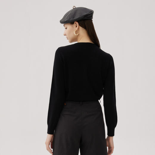 谜底圆领套头针织衫女2024秋新品百搭绣花合体亲肤毛衣243MZ1307 商品图2