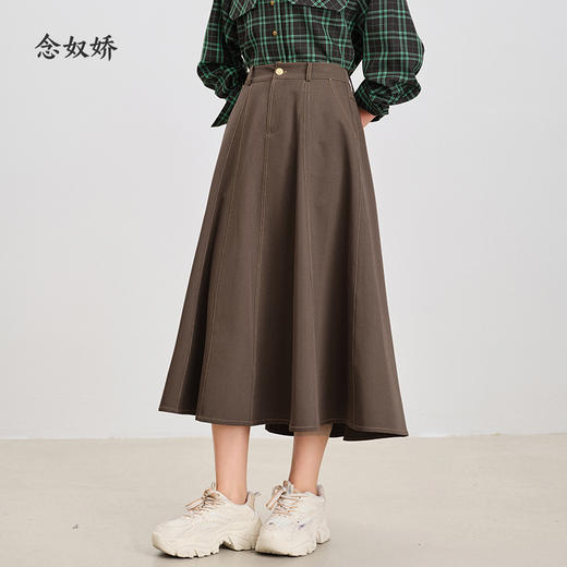 【商场同款】CNS4861 “ 美拉德伞裙 ”  美拉德棕秋季的主打色 多片结构线打造小A摆散裙 裙型流畅立体显瘦 撞色明线设计摩登现代 TR面料垂感有型透气好穿 商品图7