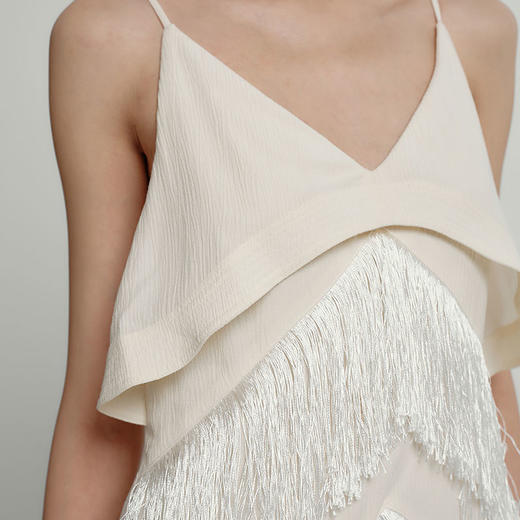 ROMI STUDIO“棕标系列”自然肌理垂感流苏吊带露背连衣裙 D3221 商品图3