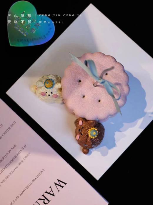 粉色emoji（巧克力喷霜蛋糕，常温后会有裂纹） 商品图1