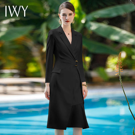IWY/秋款赫本风小黑裙女士连衣裙高级感知性通勤端庄中长裙职业装Q988-B 商品图2