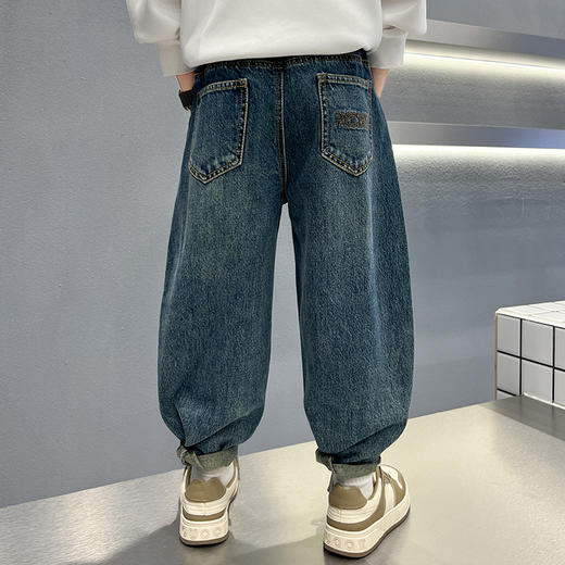 男童字母绣花牛仔裤 商品图3