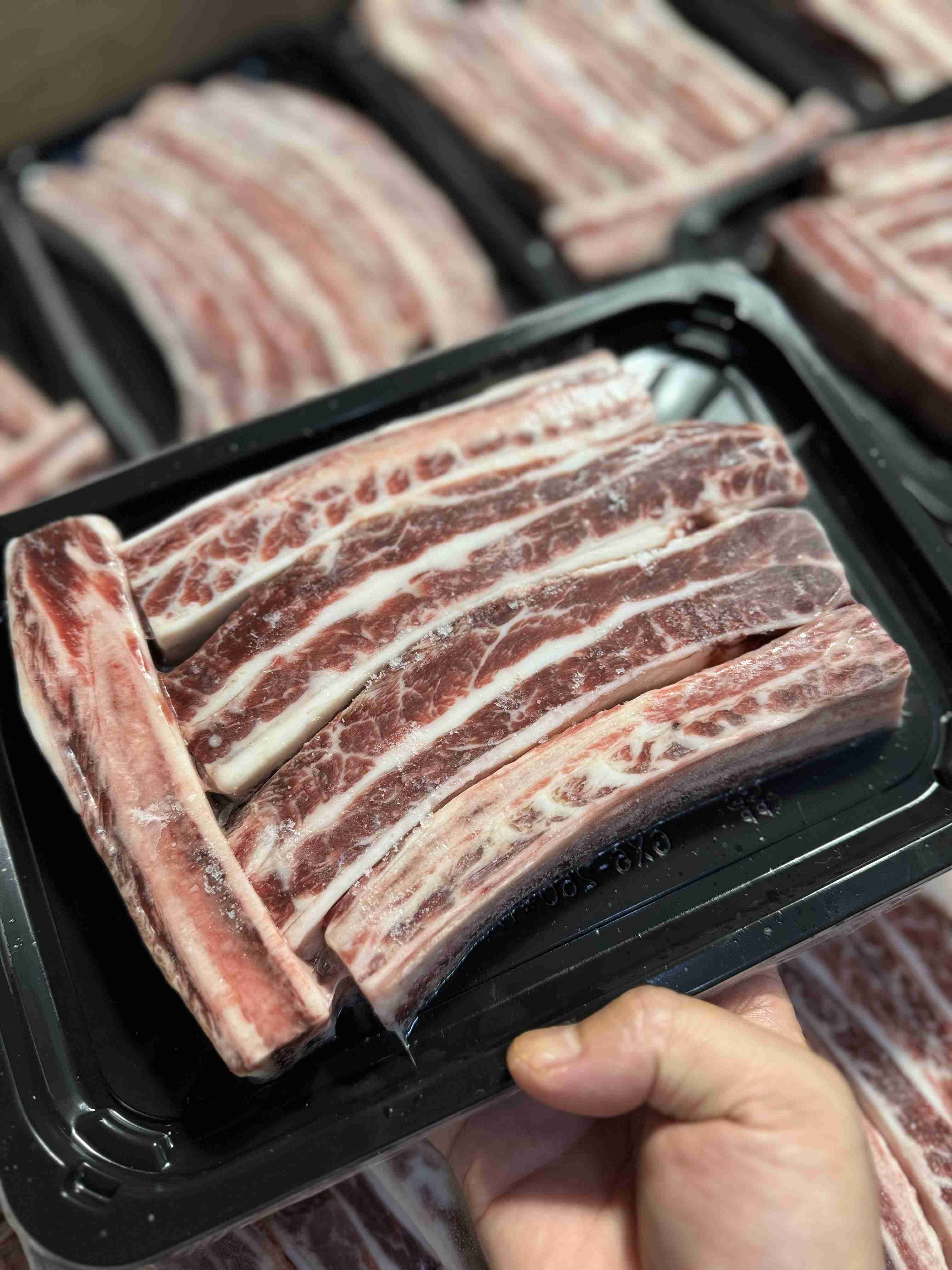 红凤凰和牛带骨牛小排！烤，煎，炖 都非常不错，肉质细嫩，香味扑鼻！高压锅20分钟可以直接拆骨。