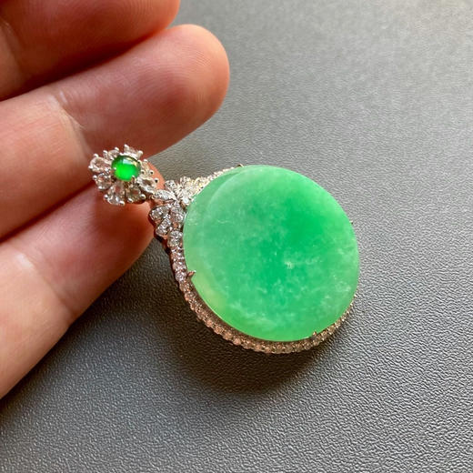 陈梦同款★糯冰种阳绿翡翠无事牌圆牌18k白金镶嵌 商品图7