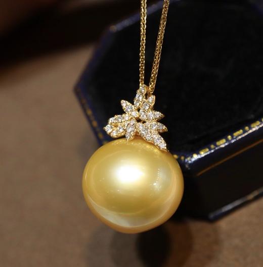 519009 南洋金珍珠巨无霸吊坠 18K金钻石镶嵌，珠子近正圆强光极微瑕，上身效果非常大气上档次 大小17.3mm 超值价💰12300 商品图2