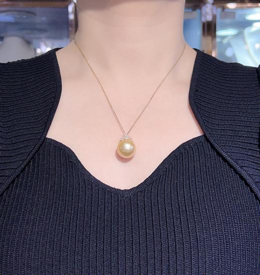 519009 南洋金珍珠巨无霸吊坠 18K金钻石镶嵌，珠子近正圆强光极微瑕，上身效果非常大气上档次 大小17.3mm 超值价💰12300 商品图5