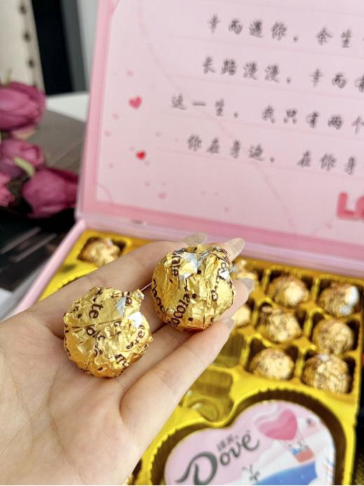 ❤️❤️【七夕限定创意巧克力礼盒】1、创意精致礼盒，内含精美花束，德芙巧克力和经典巧克力球，🌟🌟集视觉与味觉享受于一体，显浪漫与精致~~  商品图2