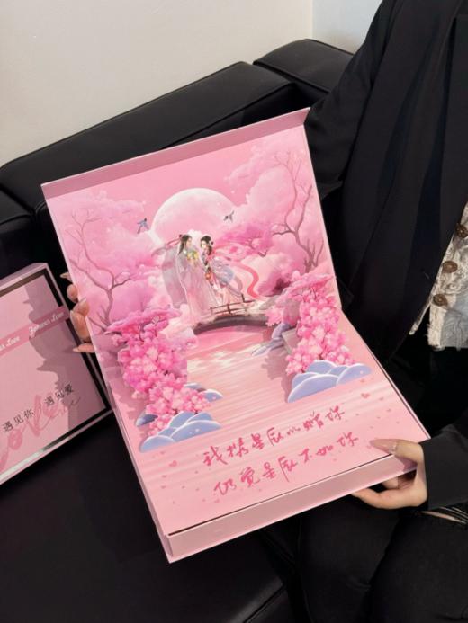 ❤️❤️【七夕限定创意巧克力礼盒】1、创意精致礼盒，内含精美花束，德芙巧克力和经典巧克力球，🌟🌟集视觉与味觉享受于一体，显浪漫与精致~~  商品图5