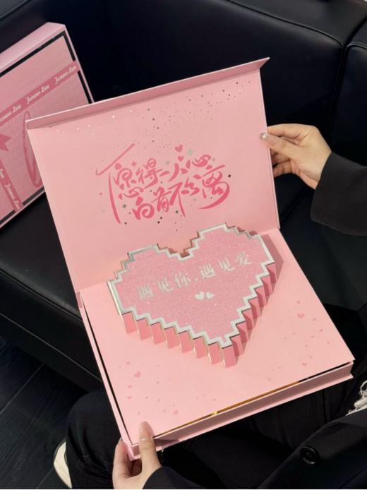 ❤️❤️【七夕限定创意巧克力礼盒】1、创意精致礼盒，内含精美花束，德芙巧克力和经典巧克力球，🌟🌟集视觉与味觉享受于一体，显浪漫与精致~~  商品图4