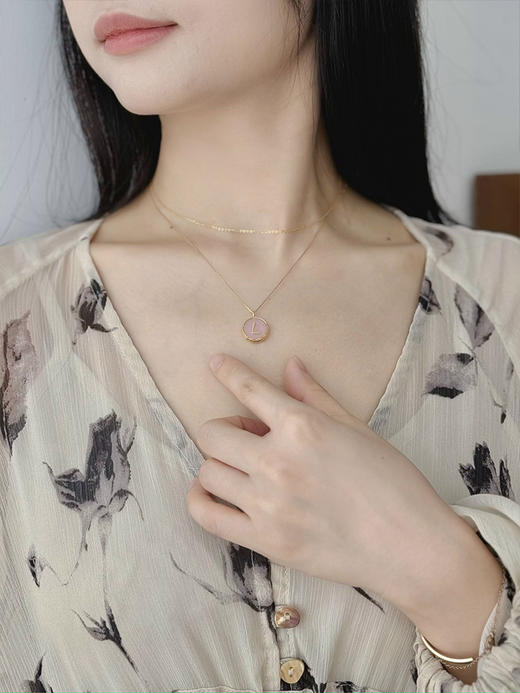 【幸运字母项链】18k黄金 专属字母定制 从A-Z 赋予独属自己的意义 日常佩戴/送闺蜜/送妈妈都合适~ 湖州仓 商品图4