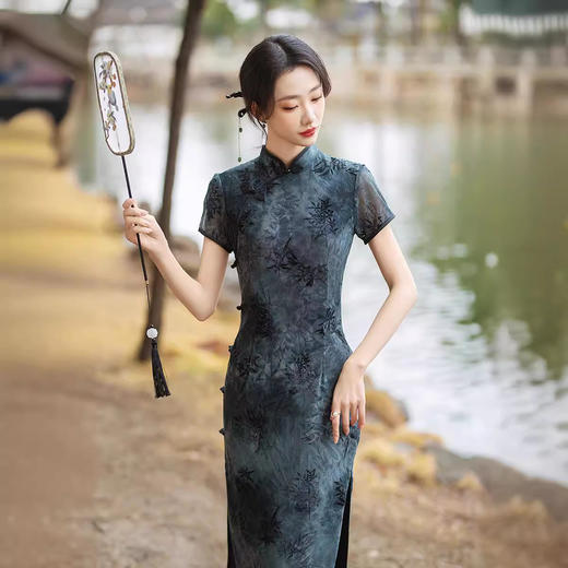 ZAYS-5239时尚改良气质植绒旗袍2024春夏复古老上海年轻款扎染旗袍 商品图1