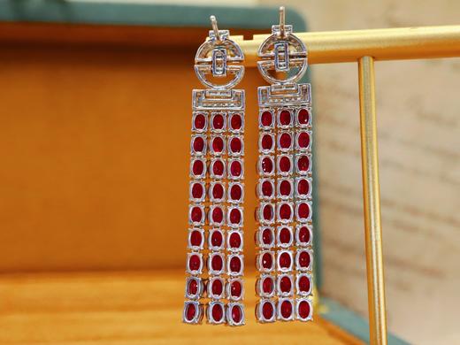 523004 鸽血红红宝石耳钉 石重：11.27ct；总重：14.57g；钻石：0.474ct/144颗 18K白金  真金真钻石💎 超值价：24580 商品图3