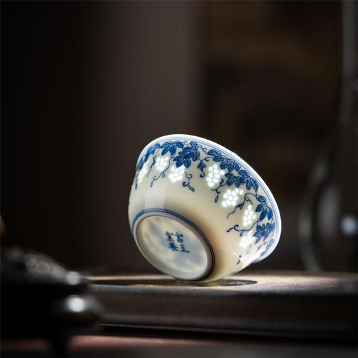 富玉窑  景德镇全手工玲珑瓷手绘青花葡萄纹鸡缸杯 商品图1