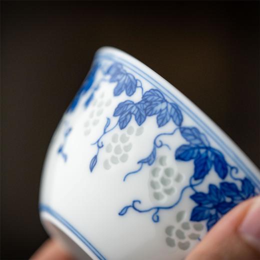 富玉窑  景德镇全手工玲珑瓷手绘青花葡萄纹鸡缸杯 商品图2