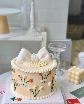 【臻品系列】---半翻糖手绘【简约白色蝴蝶结】蛋糕