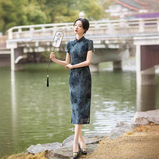 ZAYS-5239时尚改良气质植绒旗袍2024春夏复古老上海年轻款扎染旗袍 商品图0