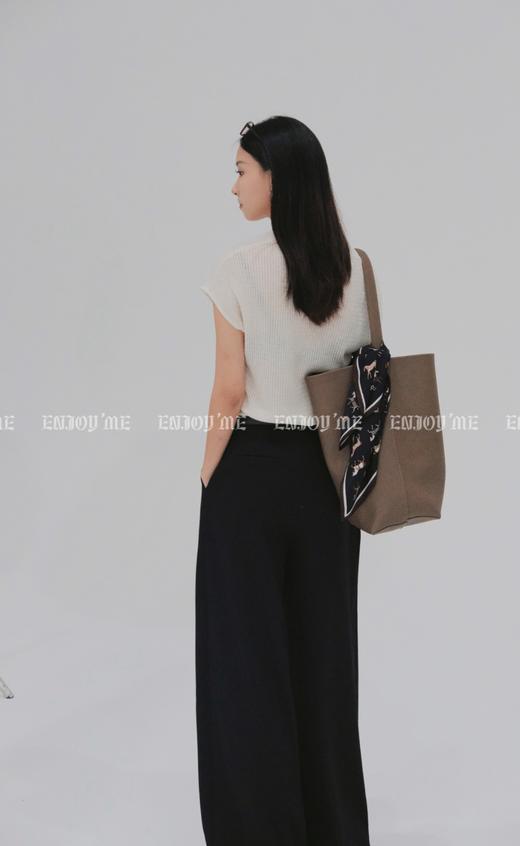 【门店同款】ENJOY秋季less is more纯色V领针织 158894657 商品图2