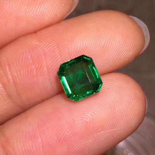 1.35ct 祖母绿裸石 商品图1