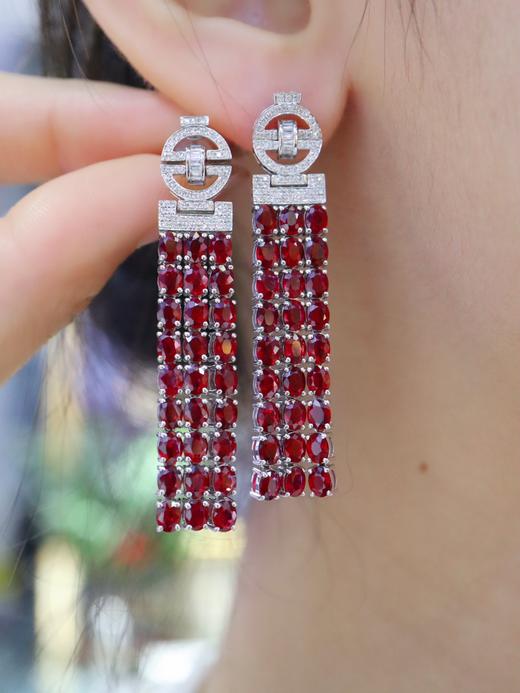 523004 鸽血红红宝石耳钉 石重：11.27ct；总重：14.57g；钻石：0.474ct/144颗 18K白金  真金真钻石💎 超值价：24580 商品图4