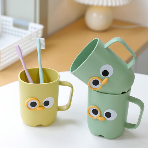 【卡通大眼睛系列漱口杯】PP聚丙烯材质，材质轻盈 无毒无味，耐脏耐摔耐用！通用刷牙杯塑料杯带手柄旅行便捷洗漱杯Y 商品图3