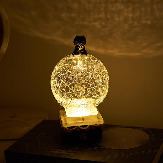 大英博物馆 盖亚·安德森猫和她的朋友们系列 萌猫 热气球冰裂纹氛围灯 商品图1