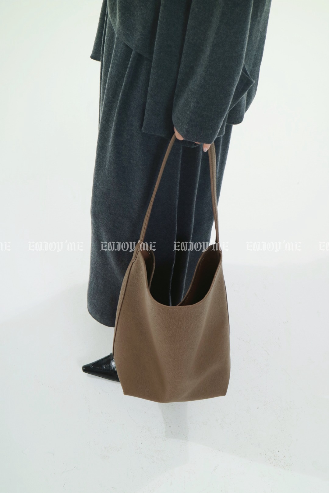 【门店同款】ENJOY常卖韩系简约水桶包大号 158798315