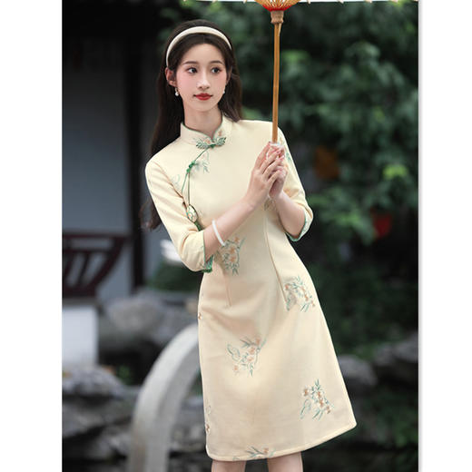 时尚改良年轻少女A版旗袍连衣裙 2024秋新款麂皮绒绣花旗袍SYK197025 商品图2
