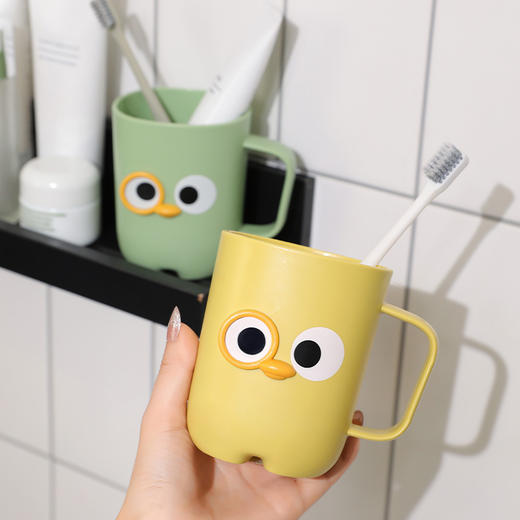 【卡通大眼睛系列漱口杯】PP聚丙烯材质，材质轻盈 无毒无味，耐脏耐摔耐用！通用刷牙杯塑料杯带手柄旅行便捷洗漱杯Y 商品图2
